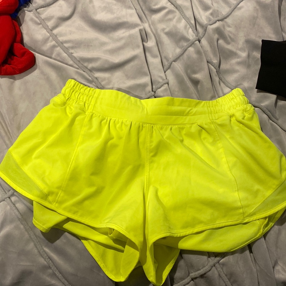 Lululemon size 10 2.5” hotty hot shorts(highlight yellow)
